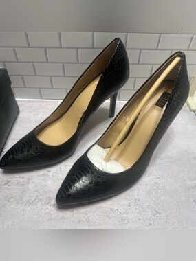 G.I.L.I. Pointed Toe Pumps “Jill” Lustrous Snake; 9.5M NWT